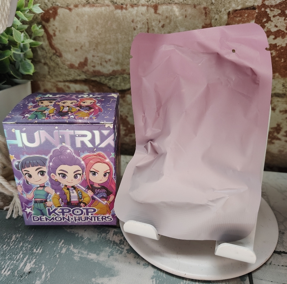 🗡️K-Pop Demon Hunters Huntrix Cartoon Doll  Mystery Blind Box Approx 2¾"